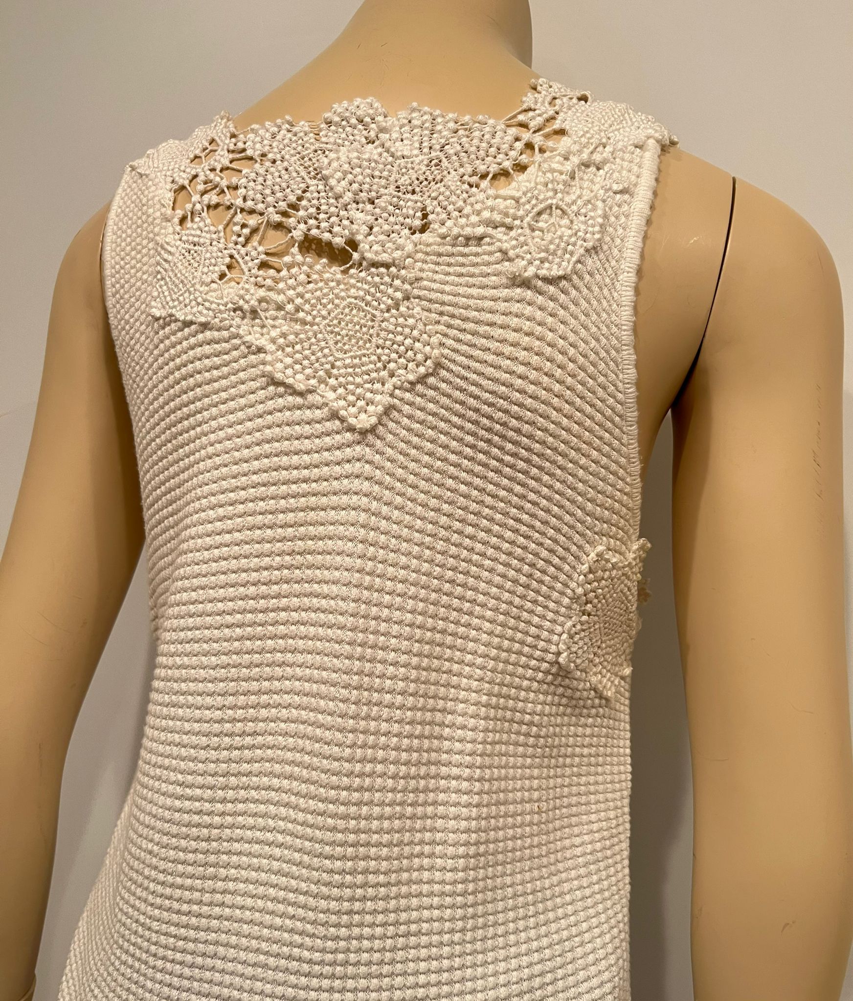 Chanel 11P 2011 Spring Floral Cotton Crochet White Asymmetrical Blouse Top FR 36 US 4