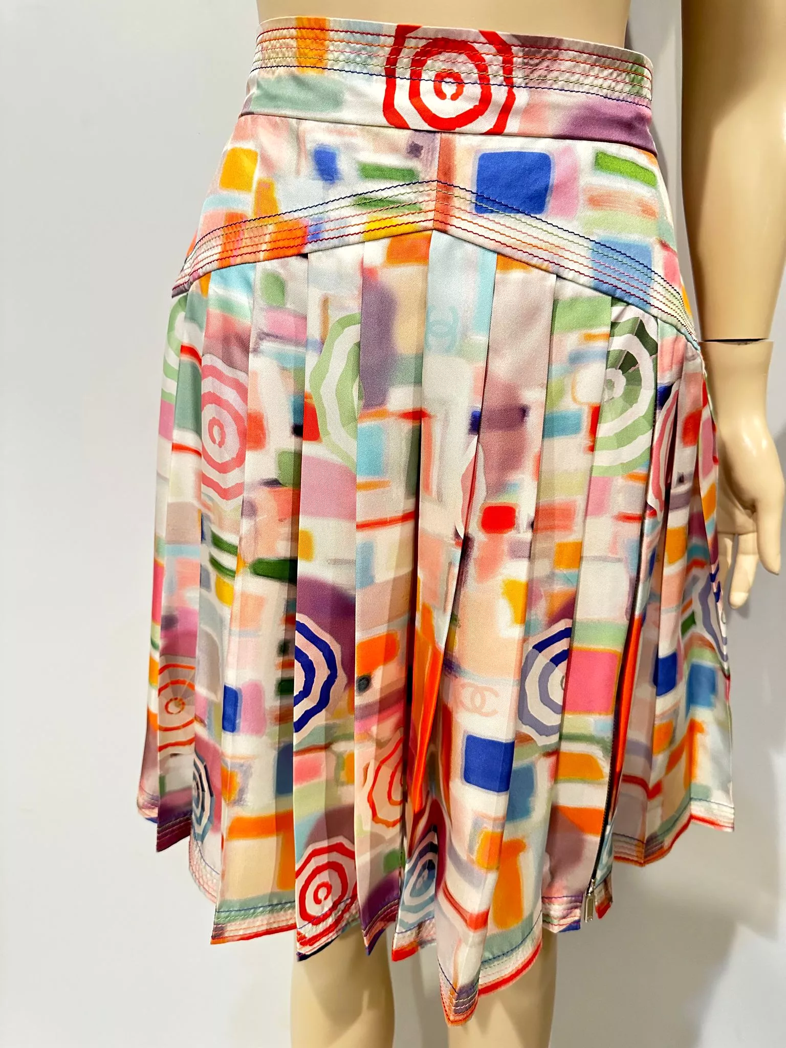 Chanel 19P 2019 Spring Runway Umbrella Motif Silk Multicolor Pleated Skirt FR 42 US 6