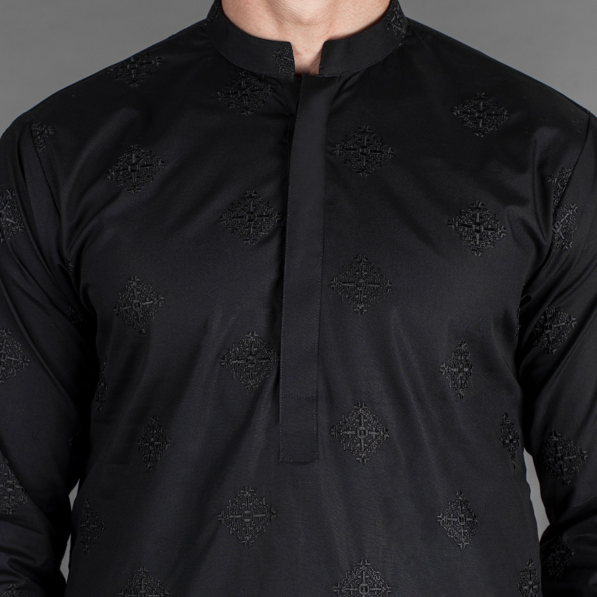 Riwaaj - Black Embroidered Kurta